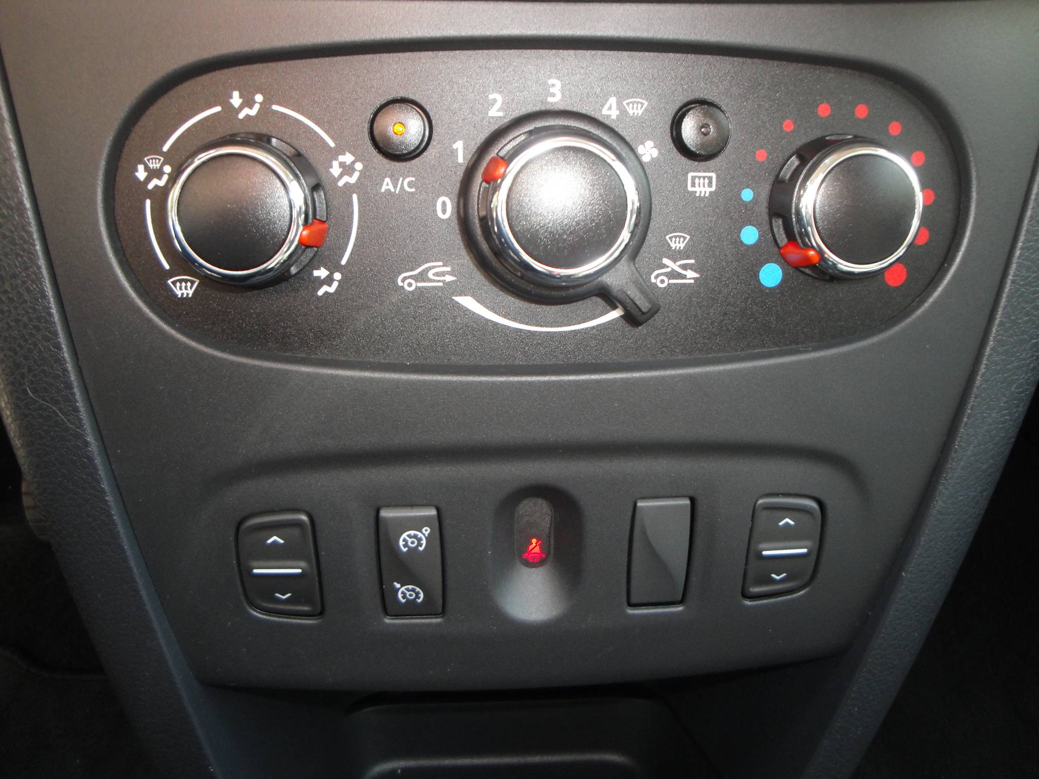 Dacia Sandero 0.9 TCe 5-Drs met o.a. Audio, Airco, Cr.Control, P.sens. A., LM-velgen, etc. - Thumbnail 14