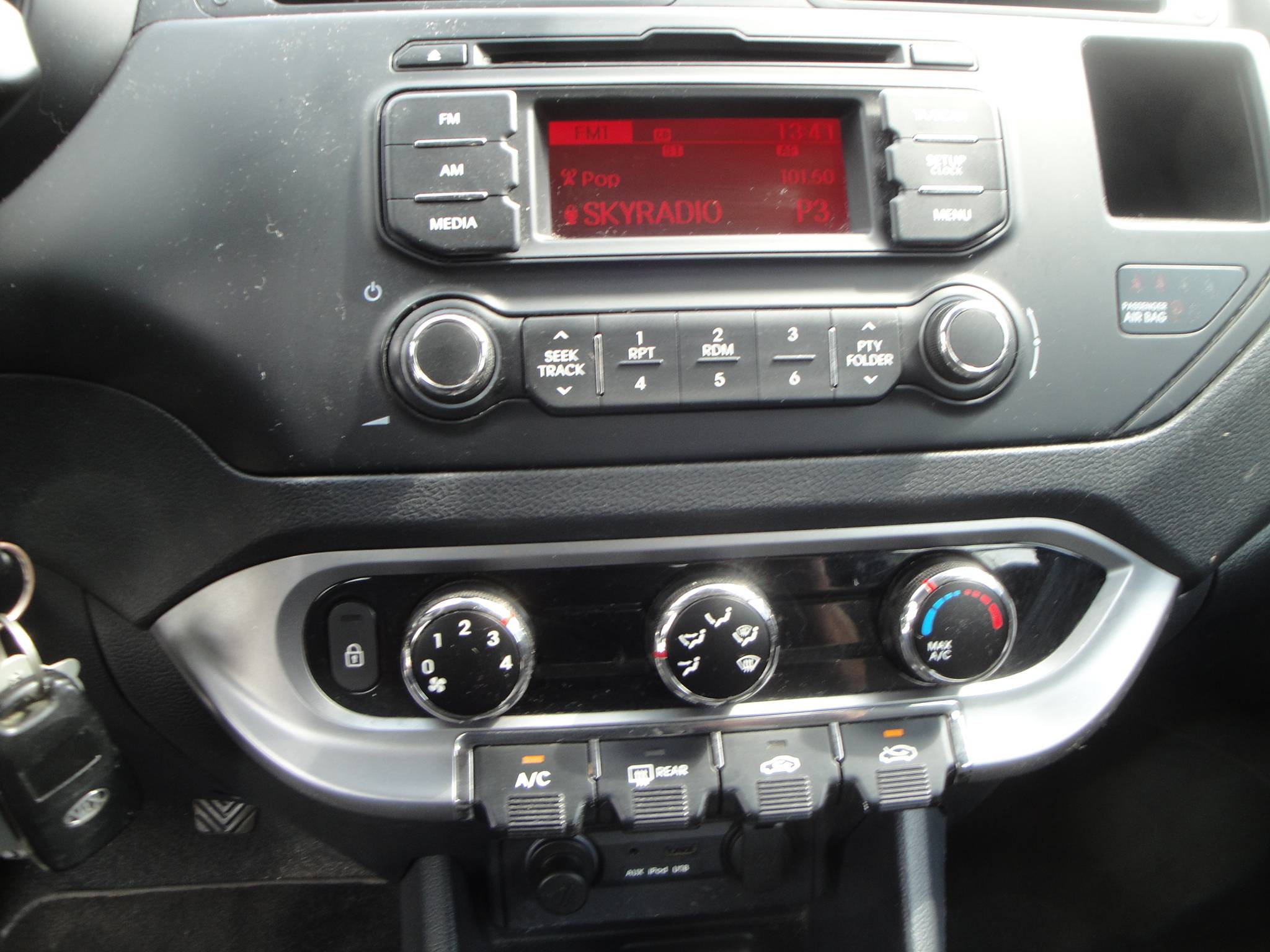 Kia Rio 1.2 5-Drs. met o.a. Audio, Airco en Cr.Control. - Thumbnail 11