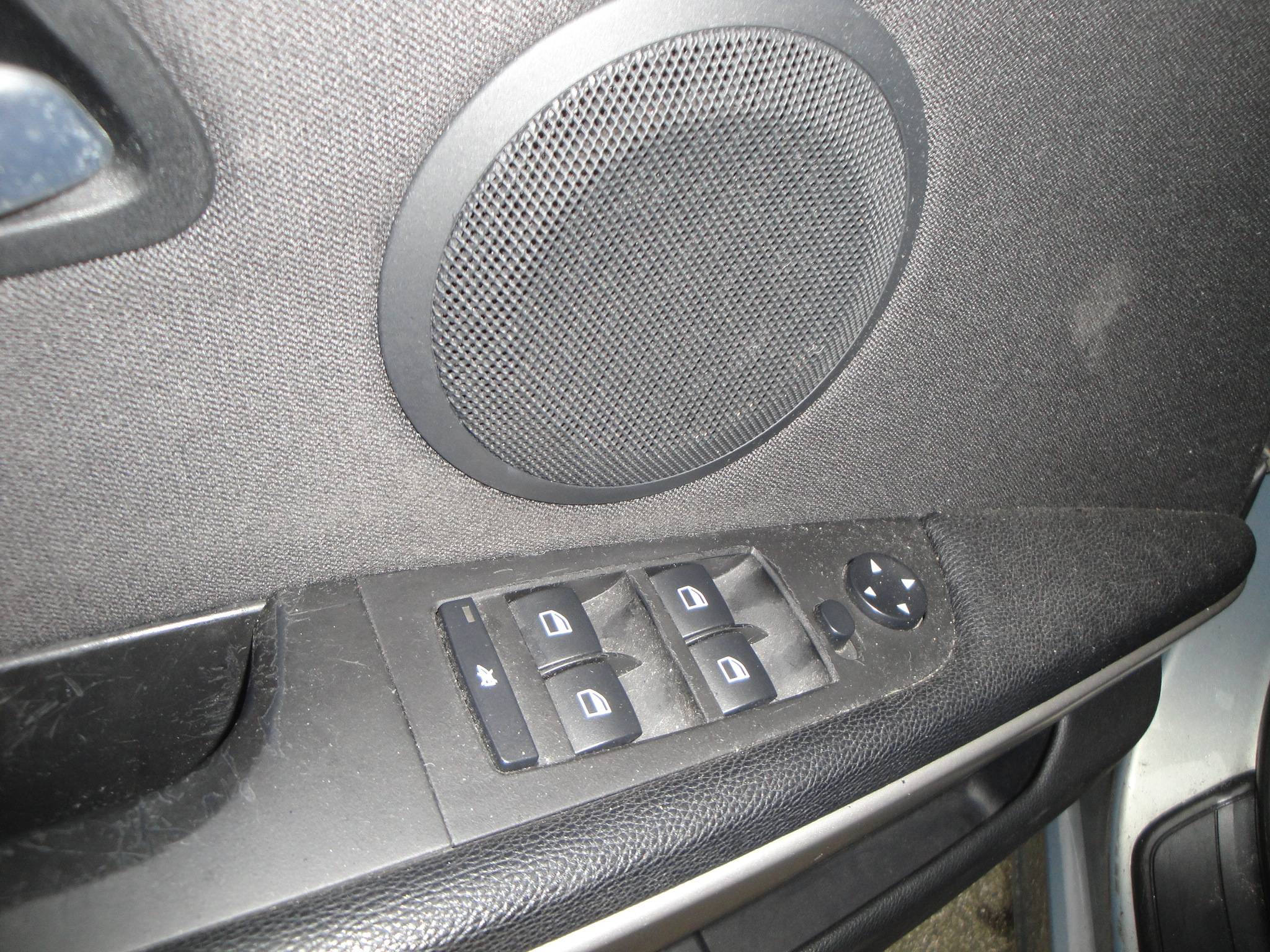 BMW 320i 2.0i 6-Sp. 4-Drs. Sedan (Zéér netjes, niet in gerookt) met o.a. Airco, Audio, LM-velgen, etc. & nw. APK. - Thumbnail 12