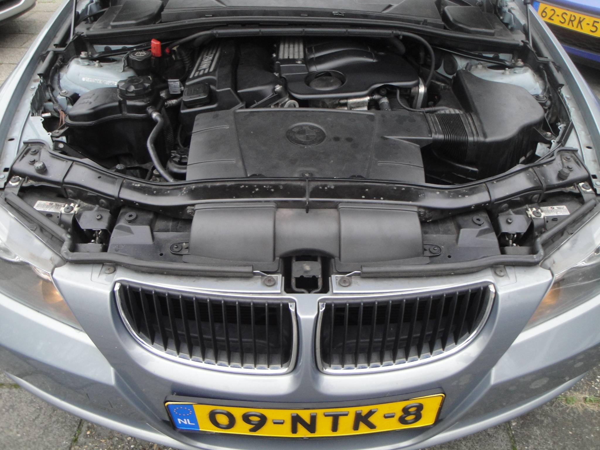 BMW 320i 2.0i 6-Sp. 4-Drs. Sedan (Zéér netjes, niet in gerookt) met o.a. Airco, Audio, LM-velgen, etc. & nw. APK. - Thumbnail 14