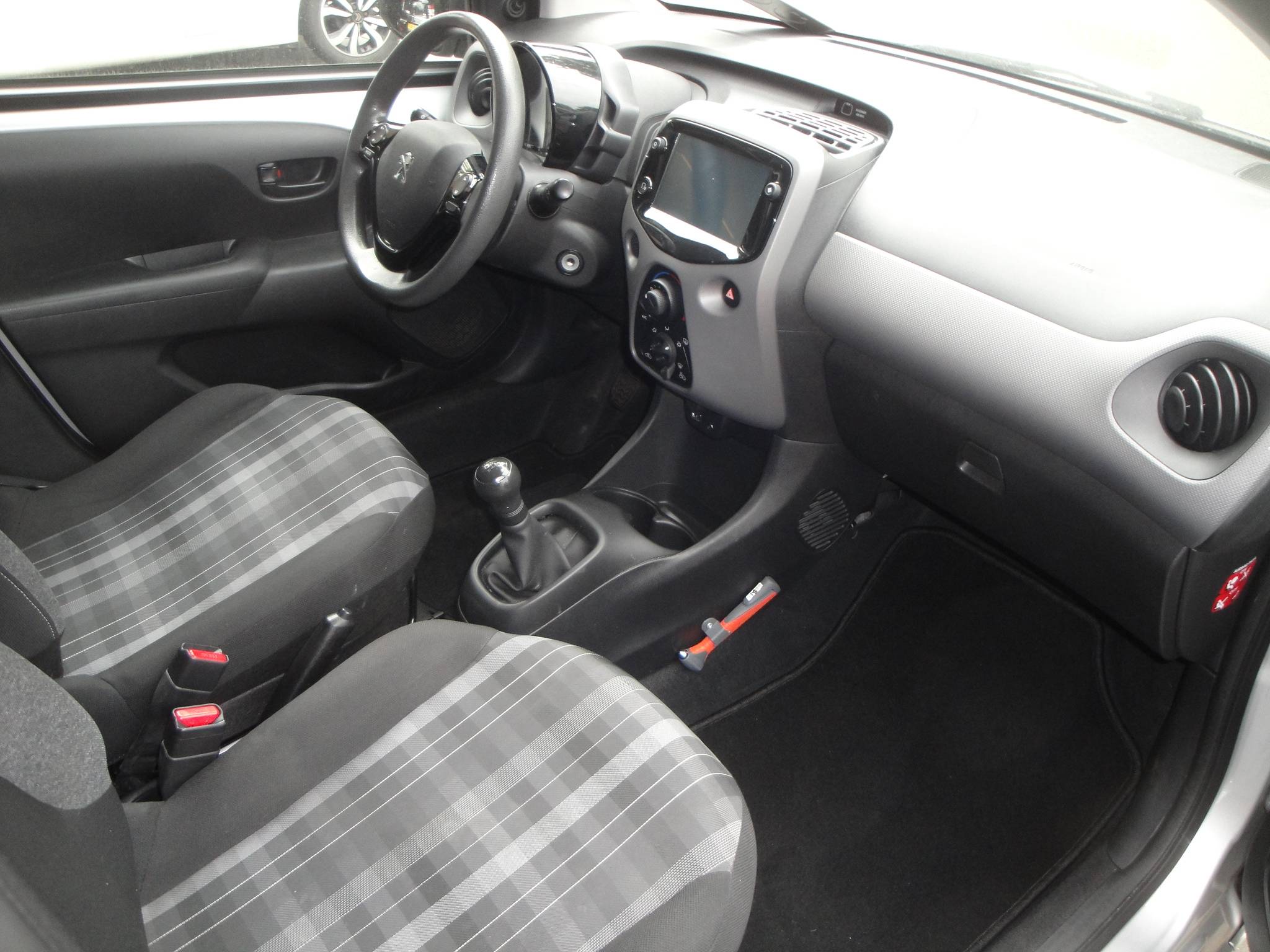 Peugeot 108 1.0 VTi 5-Drs. (10-2019) incl. Audio, Airco, etc. - Thumbnail 5