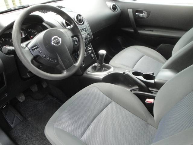 Nissan Qashqai 1.6 met o.a. Airco, A-Parkeersensoren & 17"LM-velgen. - Thumbnail 4