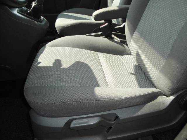 Ford Focus C-Max 1.6i MPV 5-Drs. met o.a. Airco & Trekhaak (met nw. APK-keuring) - Thumbnail 11