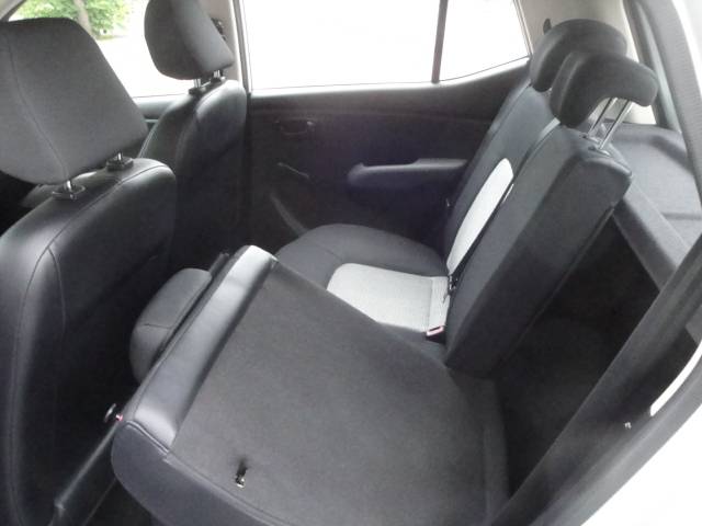 Hyundai i10 1.1i 5-Drs. met o.a. Audio, CPV en El.ramen V. - Thumbnail 6