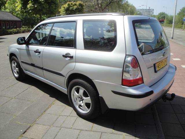 Subaru Forester 2.0 X Comfort AWD met  Audio, Cr. & Cl.control, LM-velgen, PDC en Tr.haak - Thumbnail 5